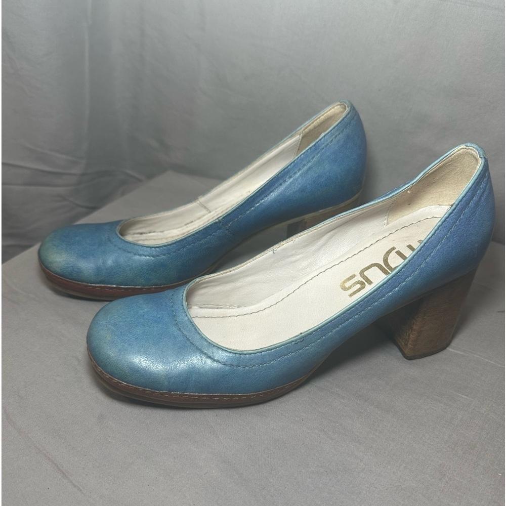MJUS. blue leather block heel shoe size 38 EU (8US)